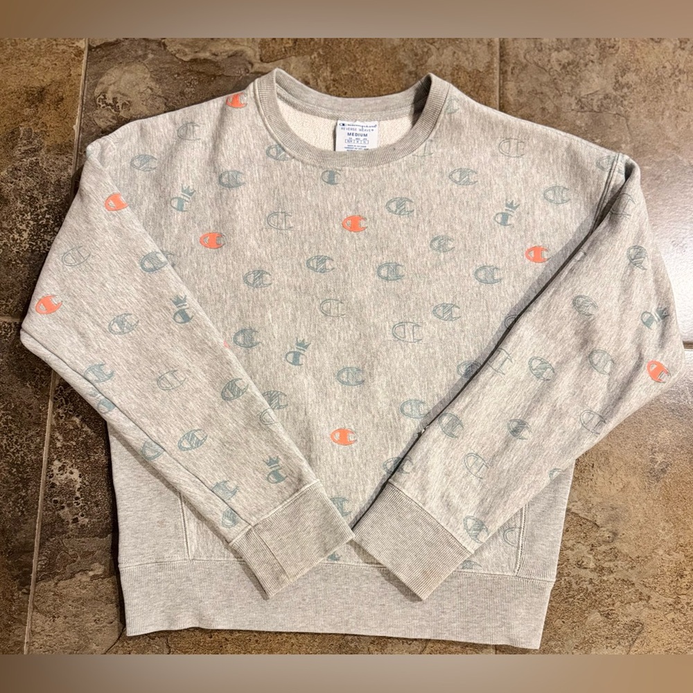 Champion Reverse Weave Logo Sweatshirt. Gray size Medium